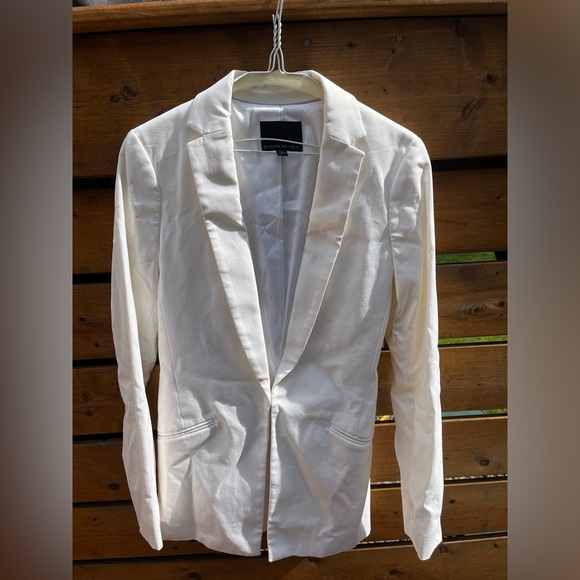 BANANA REPUBLIC Pique blazer in white. Size 4 Tall. EUC. - Picture 2 of 14